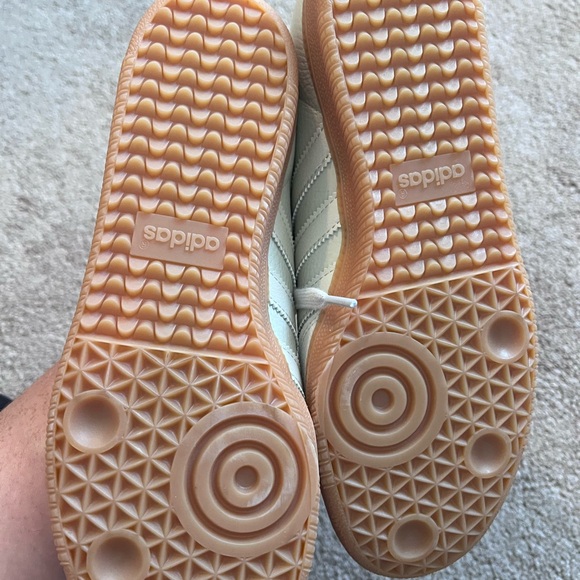 NWT beige and white sambas - Picture 4 of 9